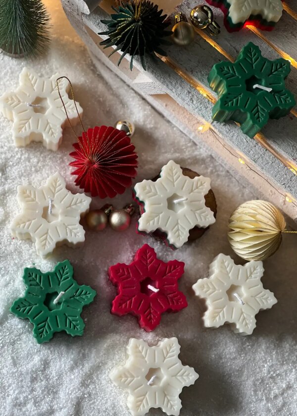 Snow Flake shaped, scented soy wax candle - Pack of 2