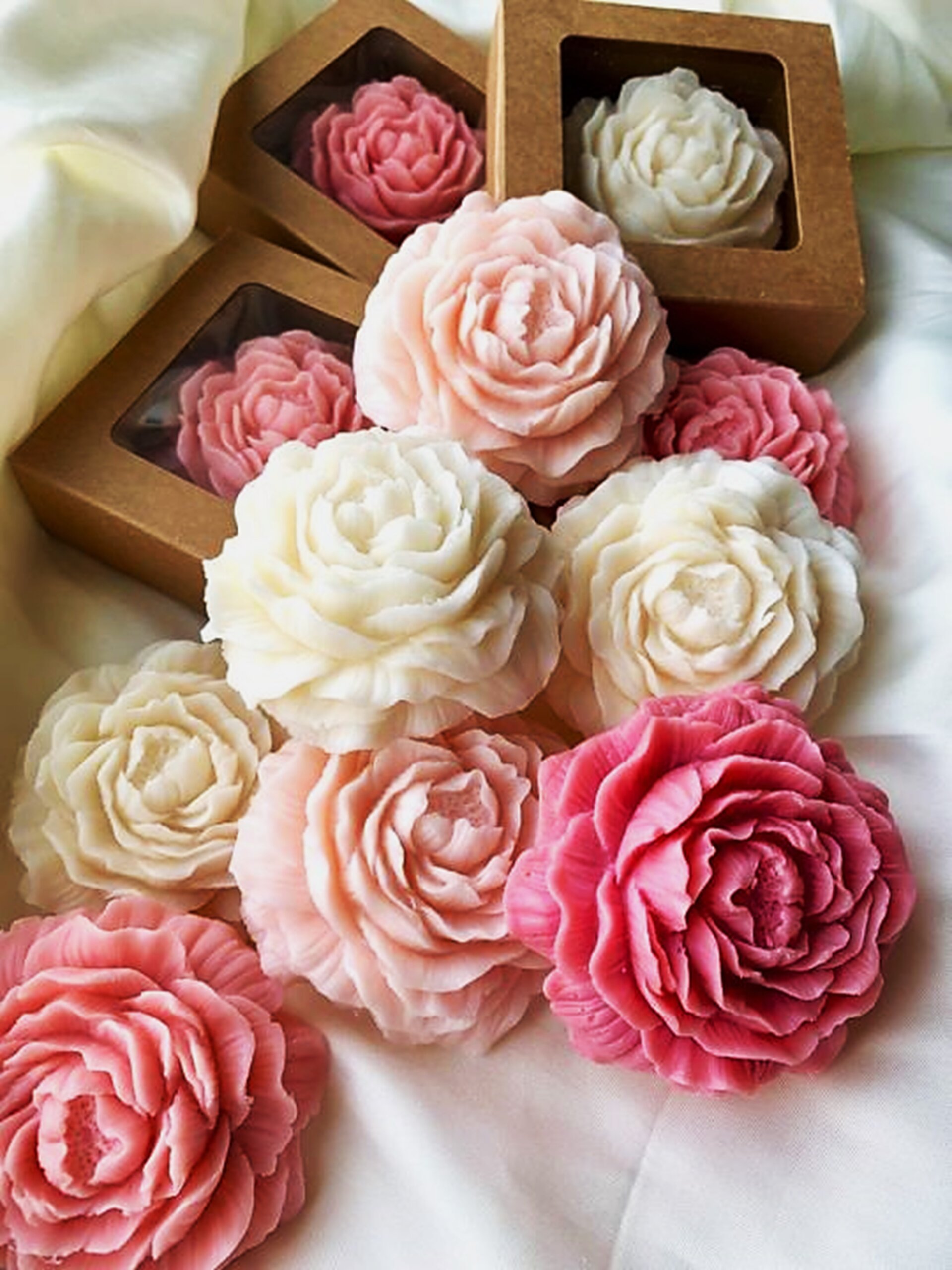 Slide7 scaled Peony Bloom shaped, scented soy wax candle - Pack of 2