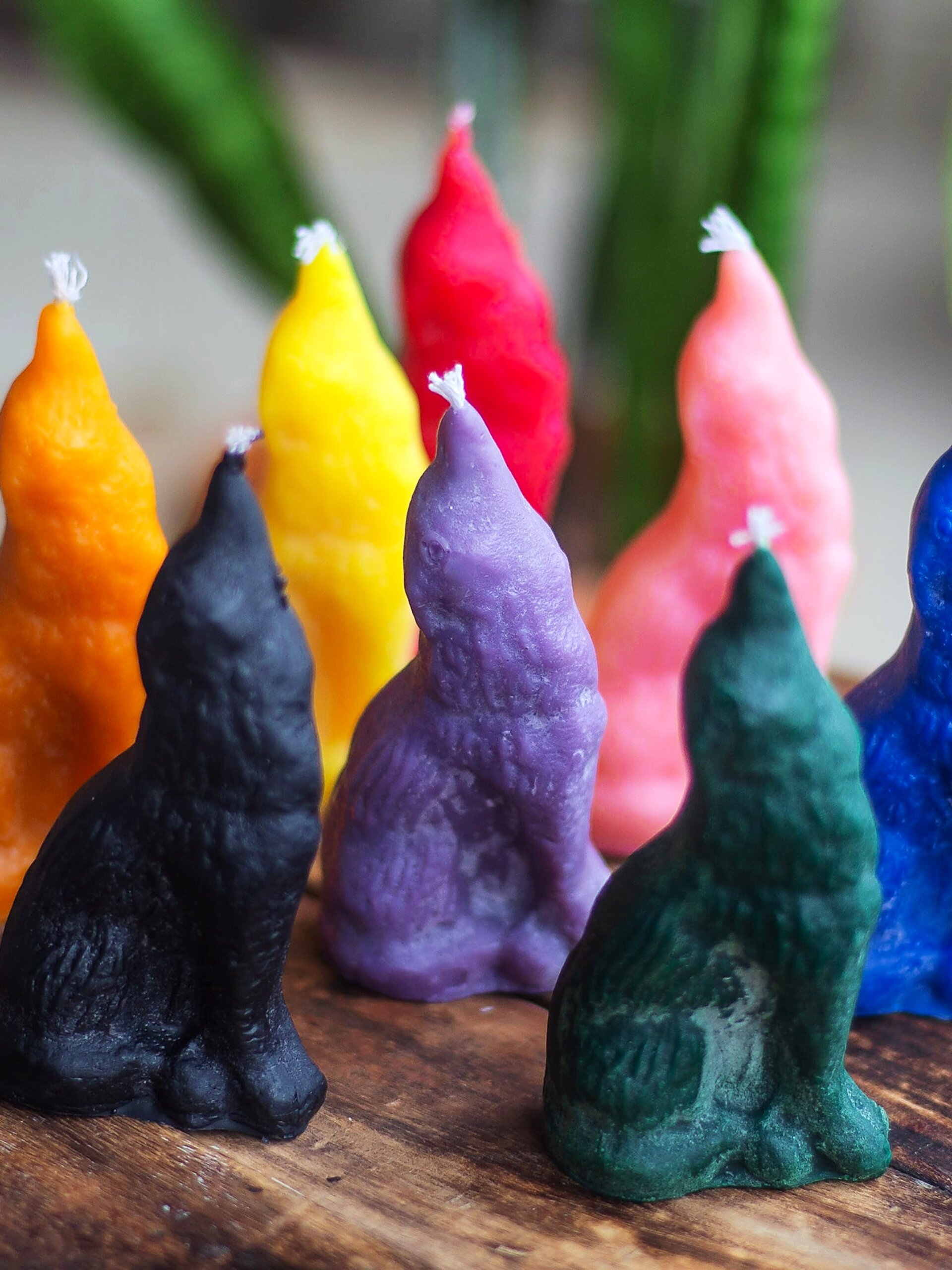Healing Candle 4 scaled Howling Wolf Figurine Candle